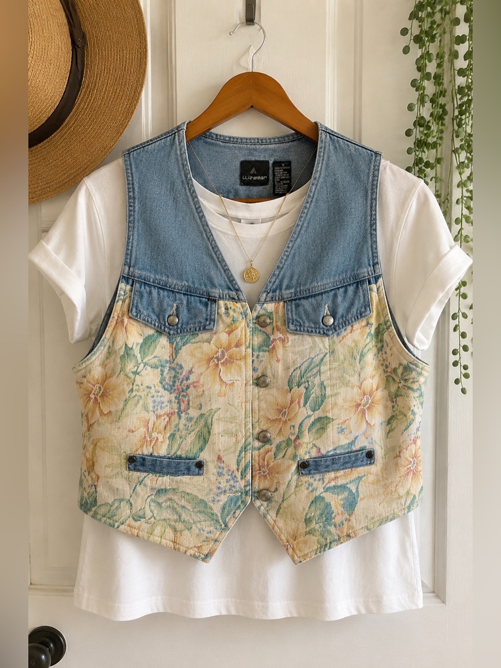 Vintage Lizwear Denim Floral Vest Women’s Medium Button Front 90s Cottagecore